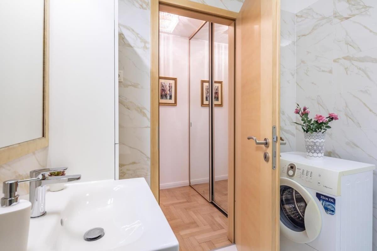 Homey Apartment With Ac And Balcony ブダペスト エクステリア 写真