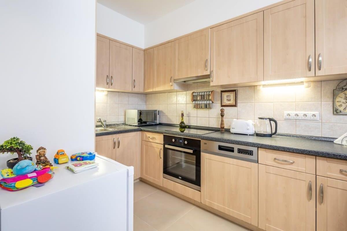 Homey Apartment With Ac And Balcony ブダペスト エクステリア 写真