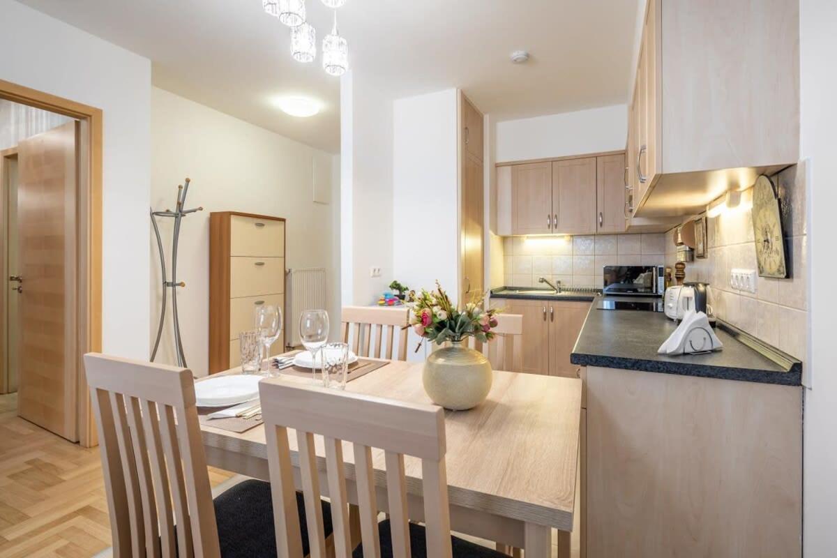 Homey Apartment With Ac And Balcony ブダペスト エクステリア 写真