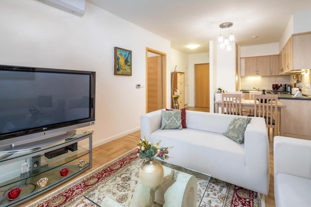 Homey Apartment With Ac And Balcony ブダペスト エクステリア 写真